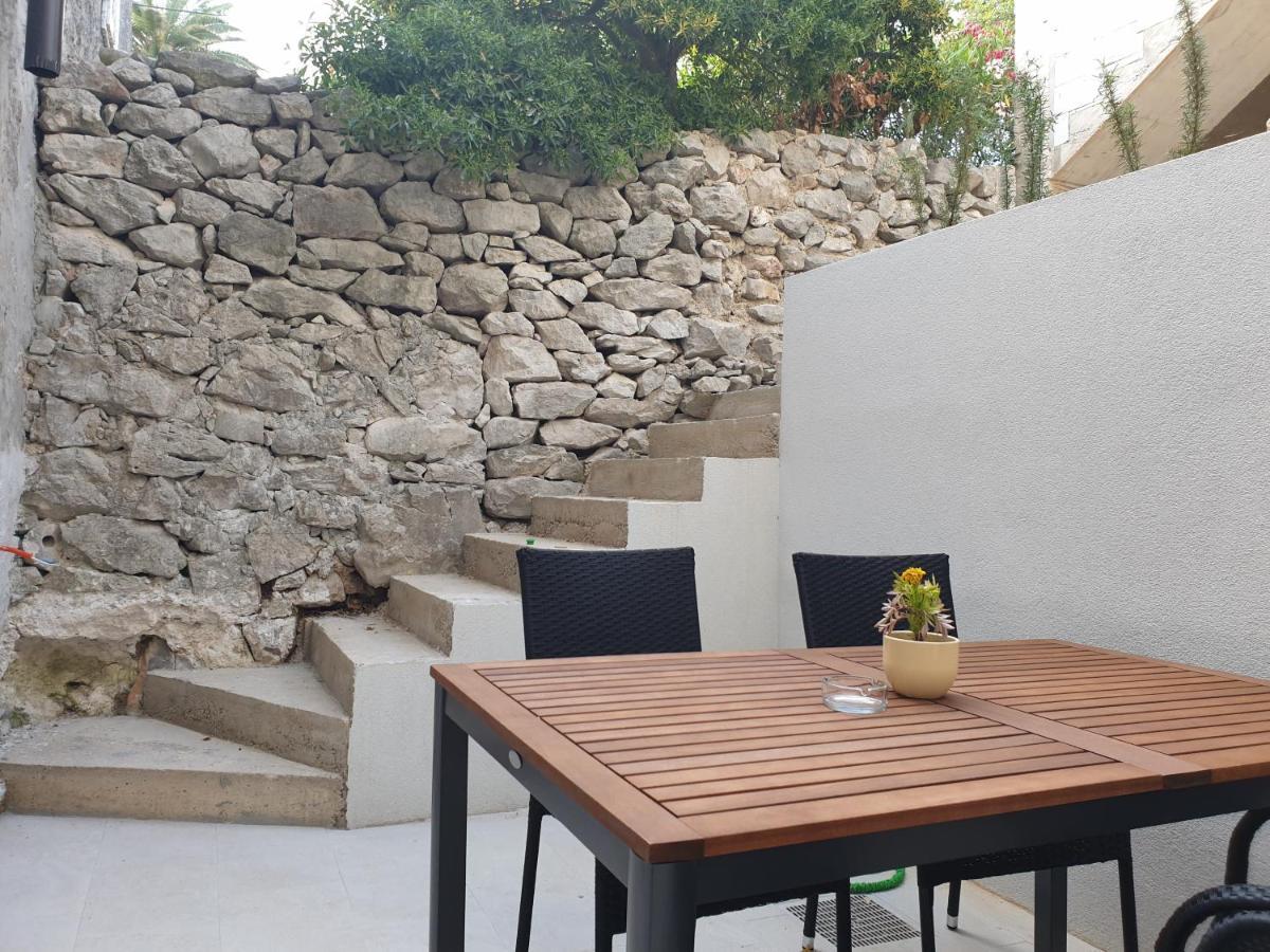 Castel Apartment Mali Losinj Exterior photo
