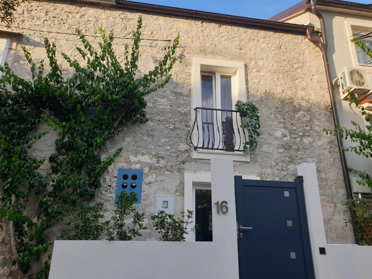 Castel Apartment Mali Losinj Exterior photo