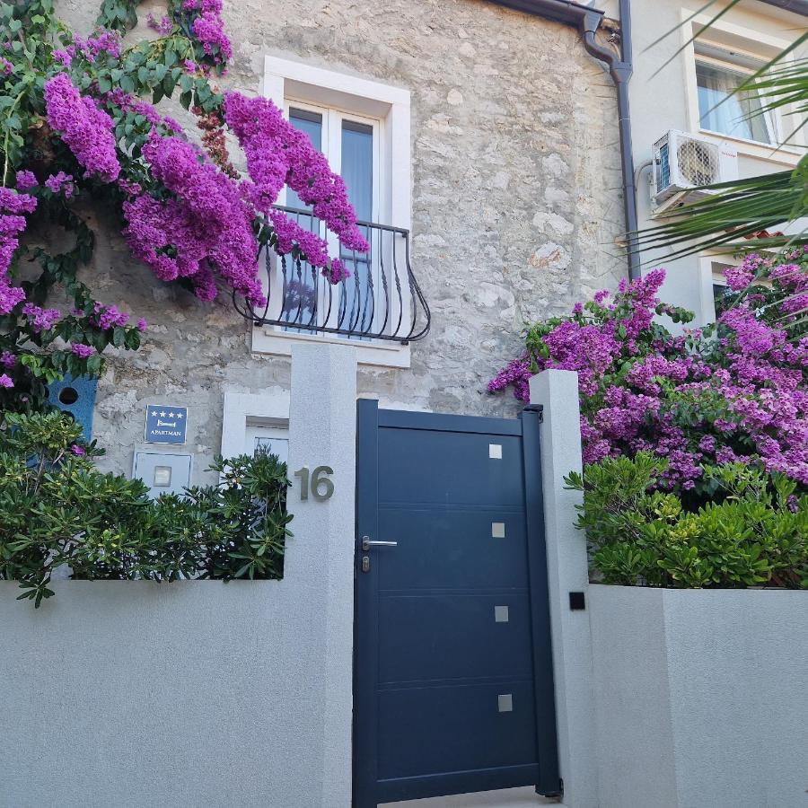 Castel Apartment Mali Losinj Exterior photo